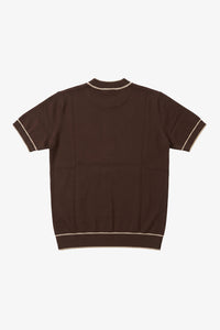 Vyriški rudi megzti marškinėliai su kontrastinga apvalia apykakle ir įprasto kirpimo apdaila