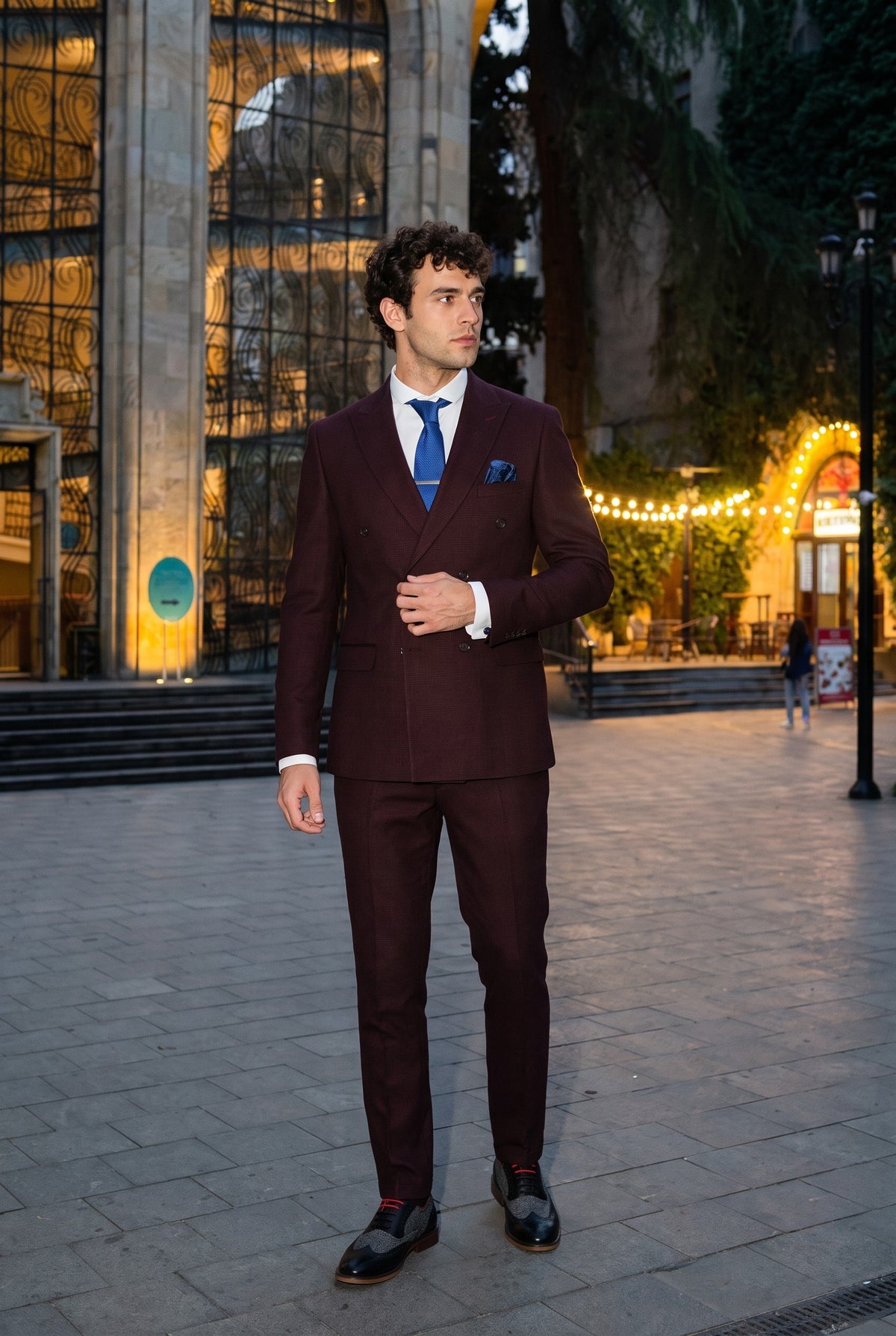 Look #733 styled with „Regent“ – vyriškas bordo spalvos dviejų dalių dvigubos eilės kostiumas