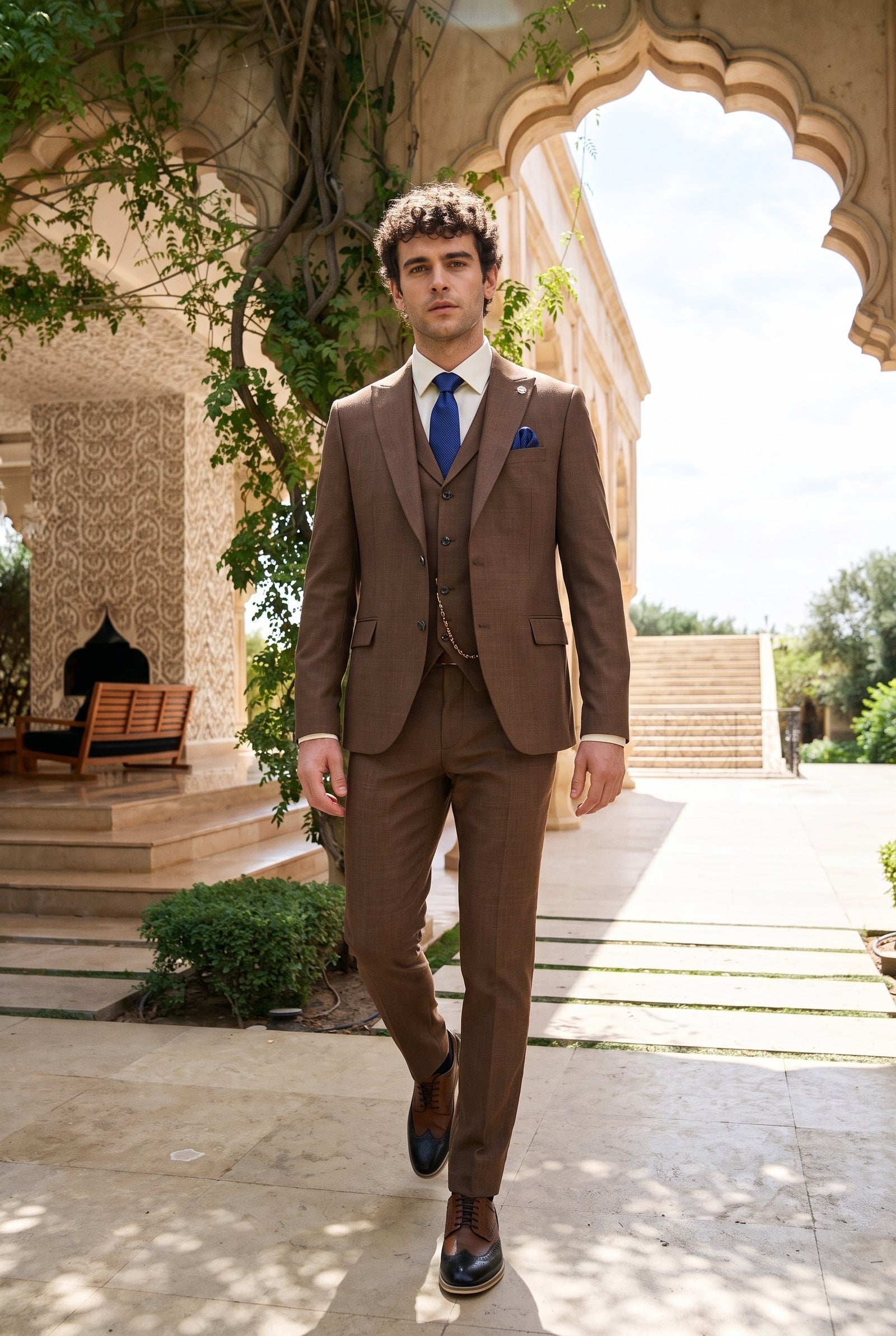 Look #328 styled with James vyriškas trijų dalių paprastas rudas kostiumas su klasikiniu kirpimu