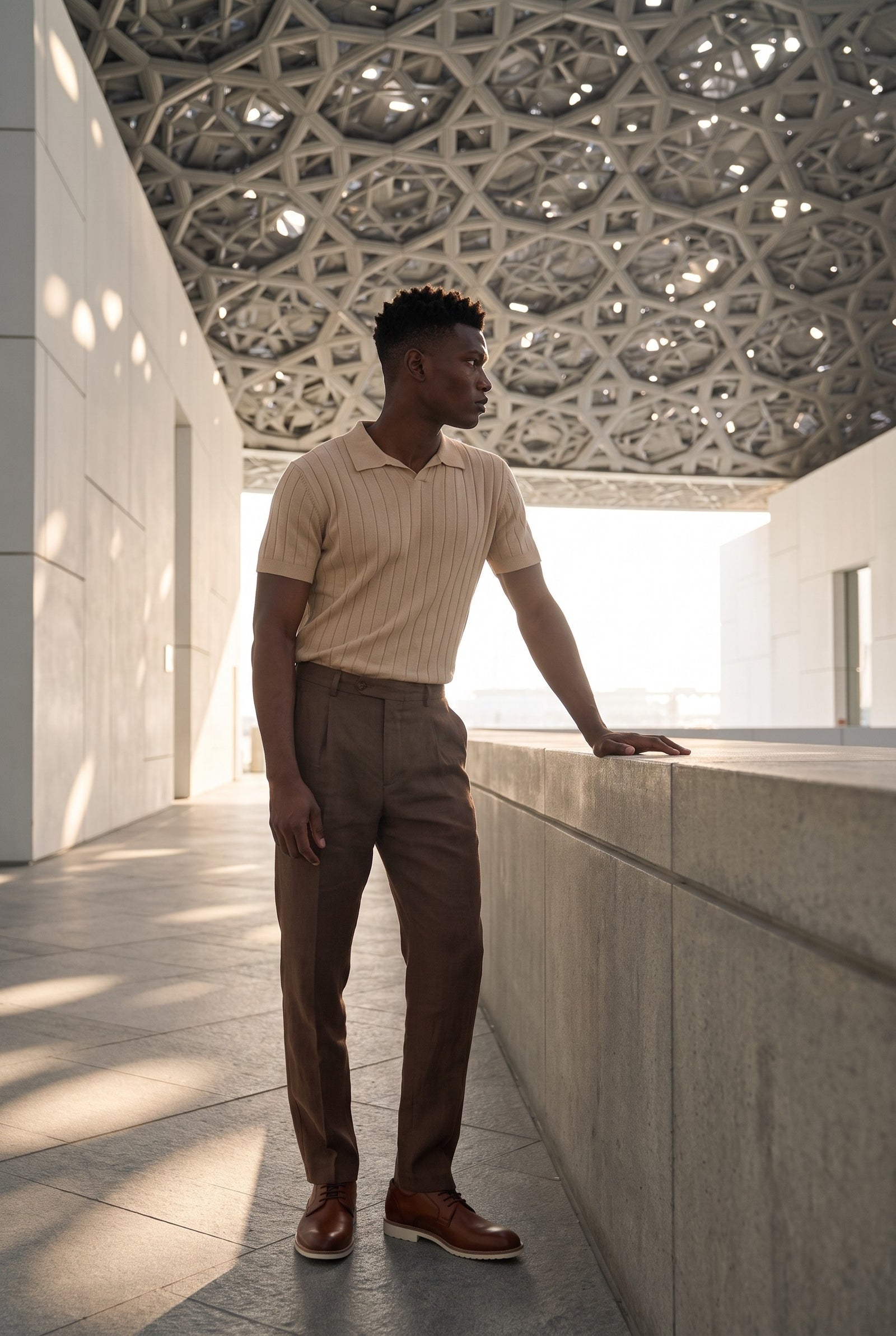 Look #891 styled with Vyriški smėlio spalvos briaunoti megzti polo marškinėliai