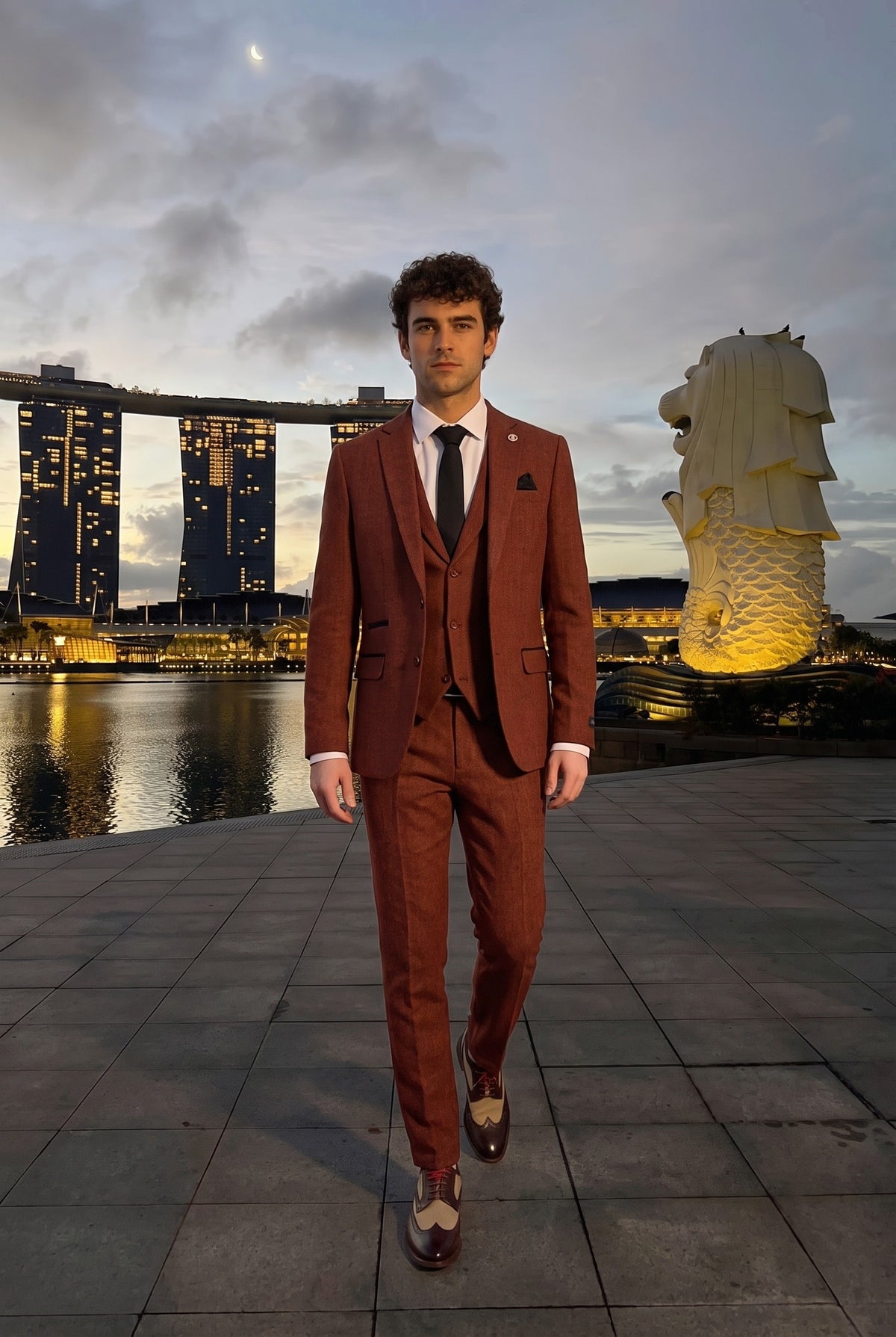 Look #935 styled with Rūdžių rašto „Herringbone“ tvido trijų dalių kostiumas