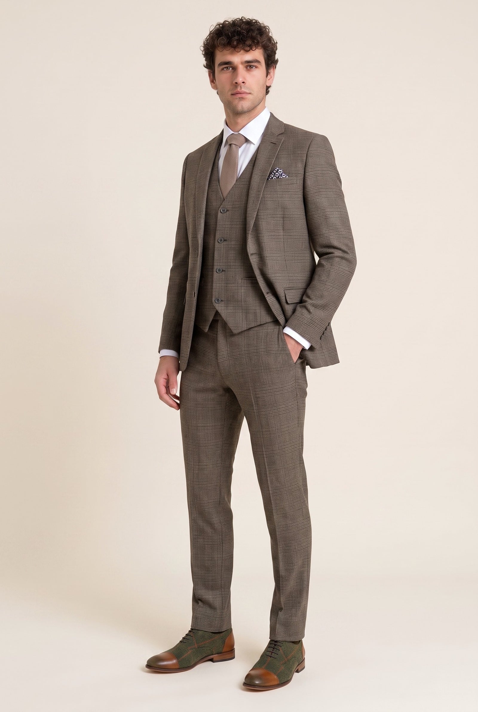 Look #603 styled with Vyriškas gelsvai rudas klasikinio languoto kirpimo trijų dalių kostiumas