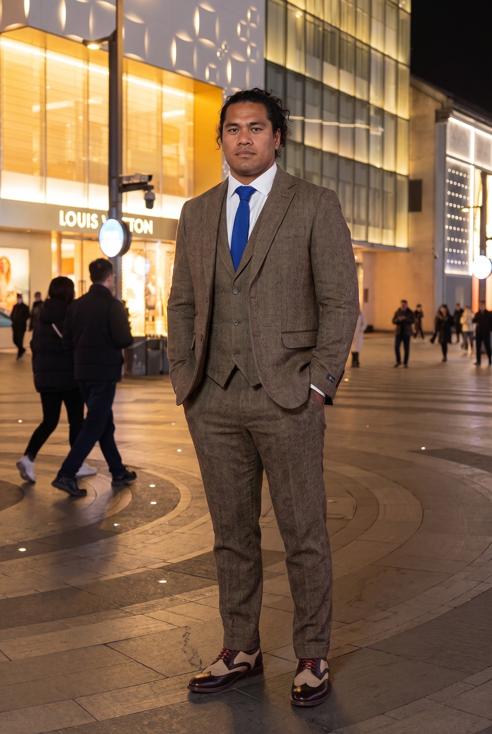 Look #966 styled with Ąžuolo rudos spalvos silkės kaulo rašto tvido trijų dalių kostiumas