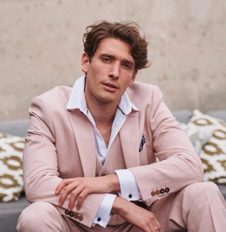 Vyriškas „Eglutės kaulo“ rašto tvido trijų dalių kostiumas, rožinis, rausvas, retro, vintažinis, trumpas, įprastas, ilgas