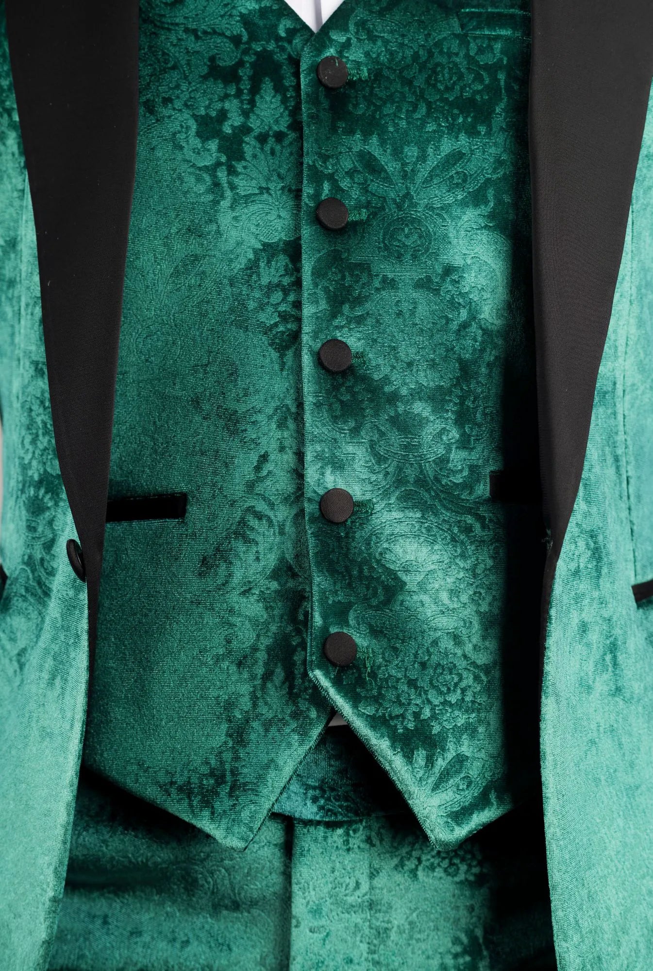 AK-25 vyriškas smaragdo žalios spalvos trijų dalių aksominis vestuvinis smokingas su juodais atlapais