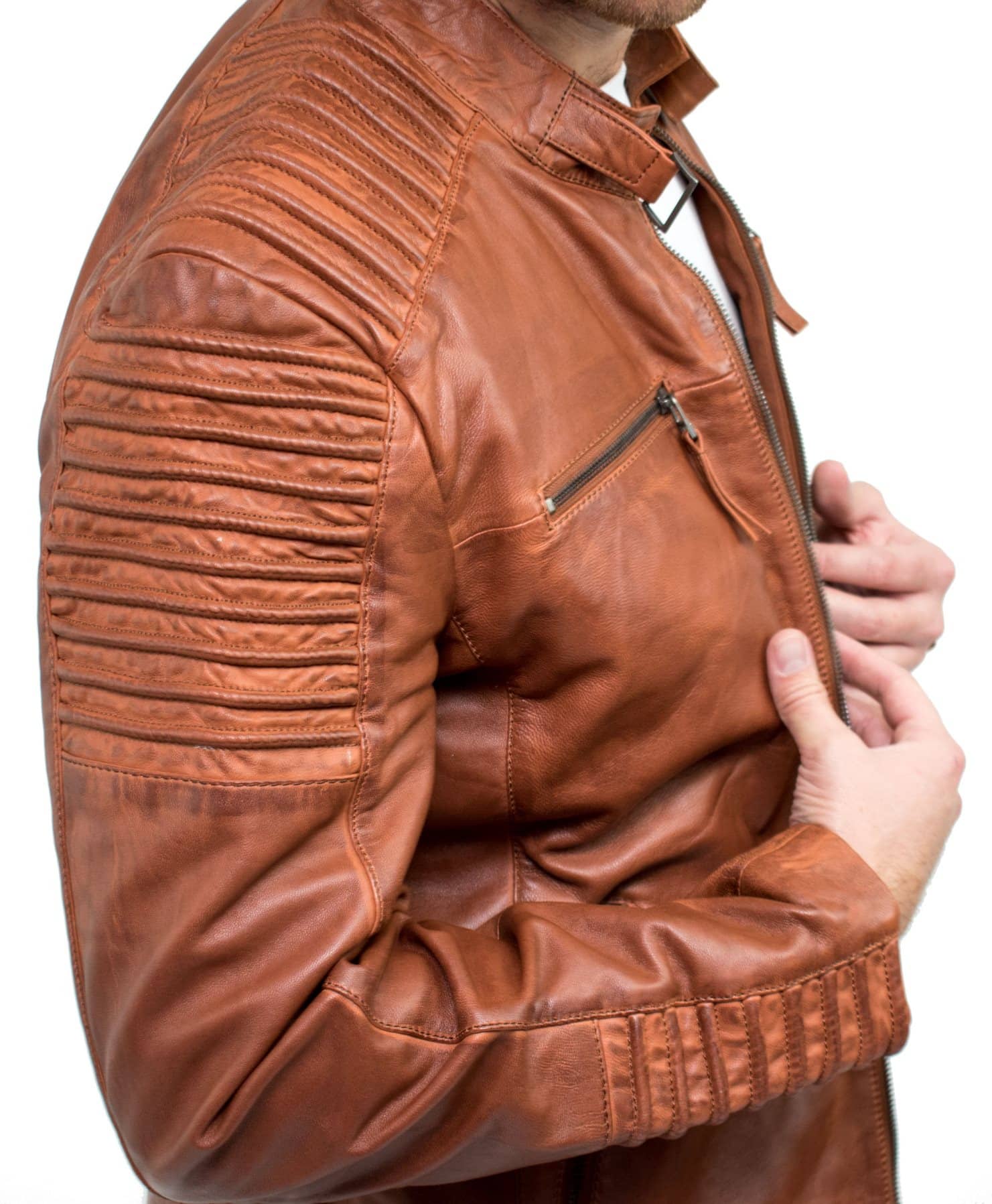 Tikros odos plonas, gelsvai rudas, skalbtas, vintažinis vyriškas švarkas su užtrauktuku, laisvalaikio stiliaus.