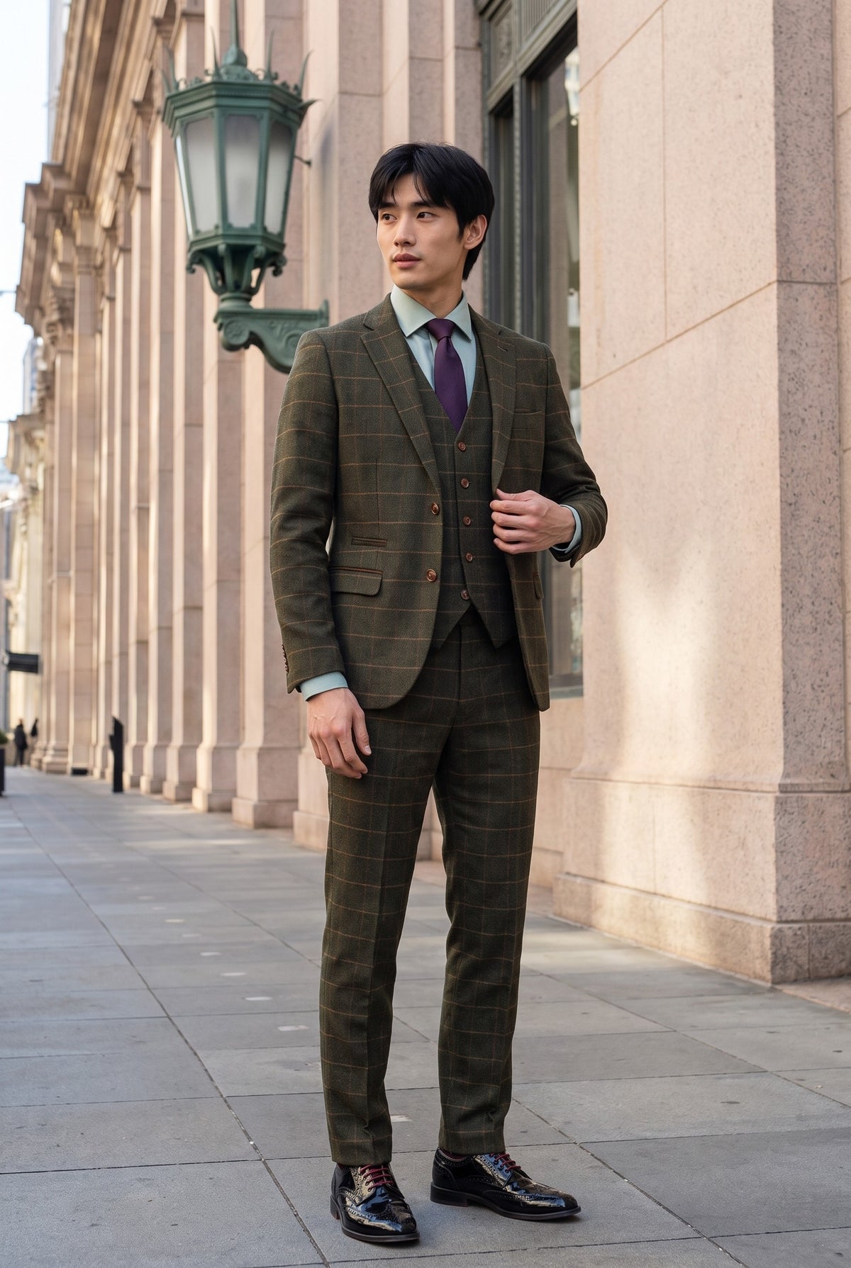 Look #509 styled with Harris - žalias trijų dalių vilnos mišinio tvido kostiumas vyrams