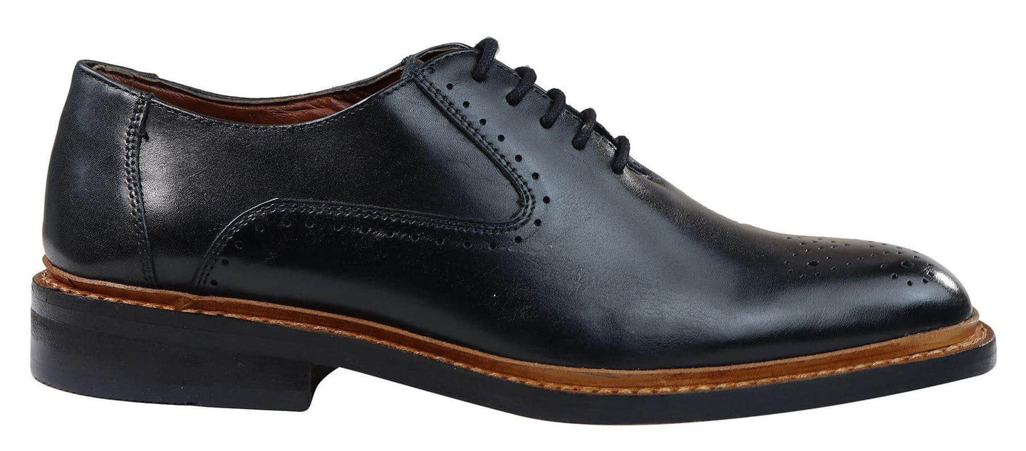 Vyriški oksfordo stiliaus bateliai su brogue raštu, gelsvai rudi, juodi, suvarstomi, odiniai, su raišteliais ir apsiuvu.