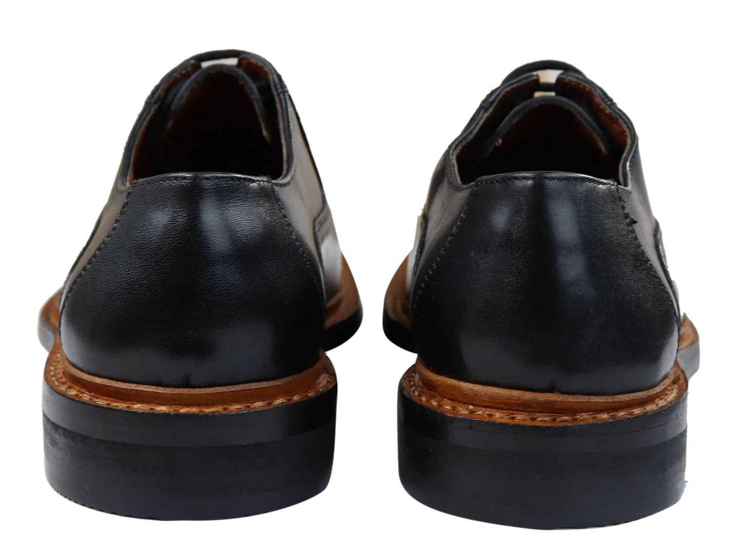 Vyriški oksfordo stiliaus bateliai su brogue raštu, gelsvai rudi, juodi, suvarstomi, odiniai, su raišteliais ir apsiuvu.