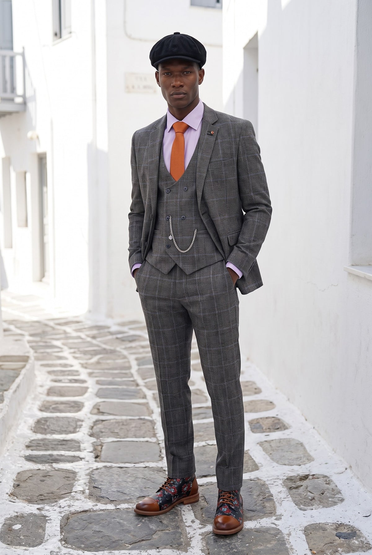 Look #994 styled with Cavani Power - pilkas languotas trijų dalių kostiumas