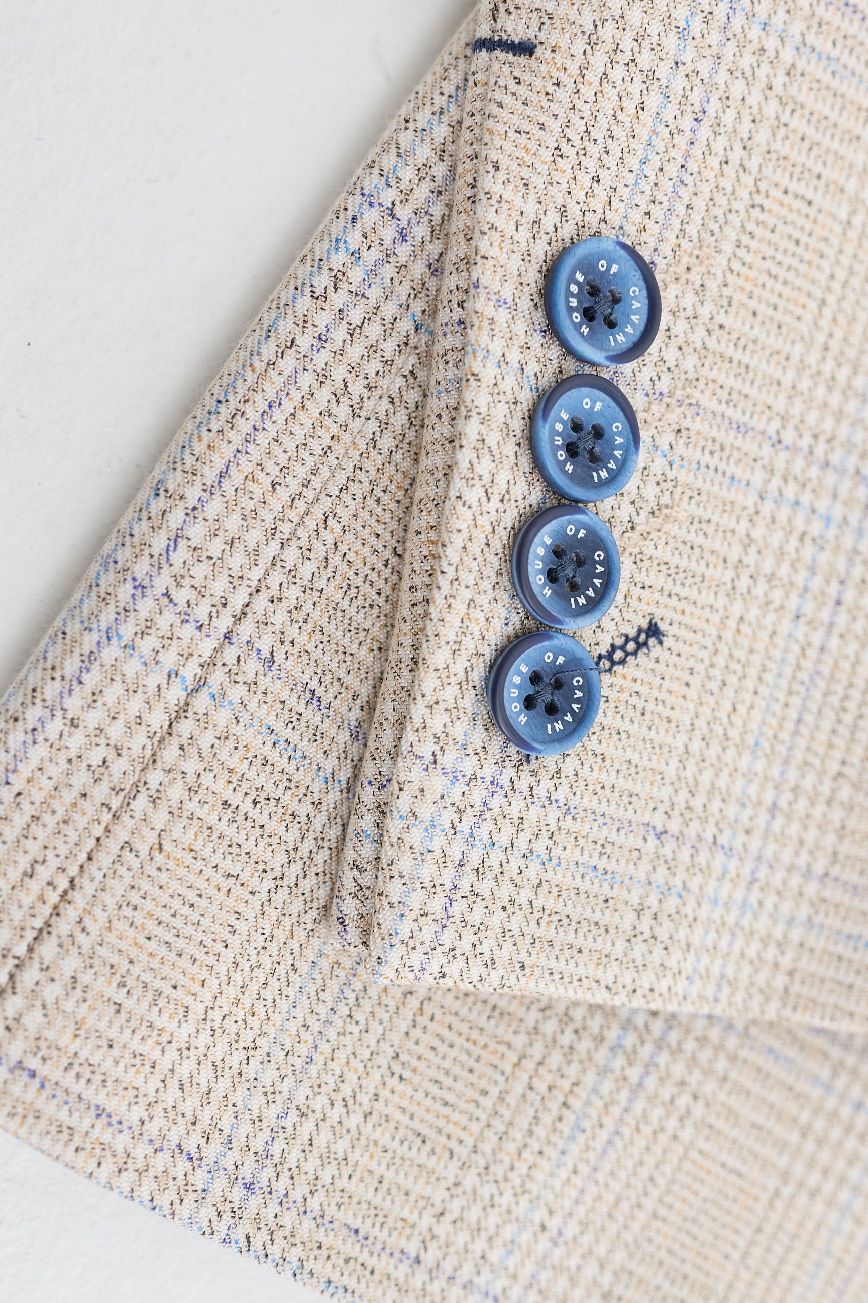 Vyriškas kreminis trijų dalių vestuvinis kostiumas - Cavani Caridi