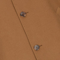 Vyriškas vilnonis 3/4 kupranugario spalvos gelsvai rudas paltas su sagomis ir ant pečių