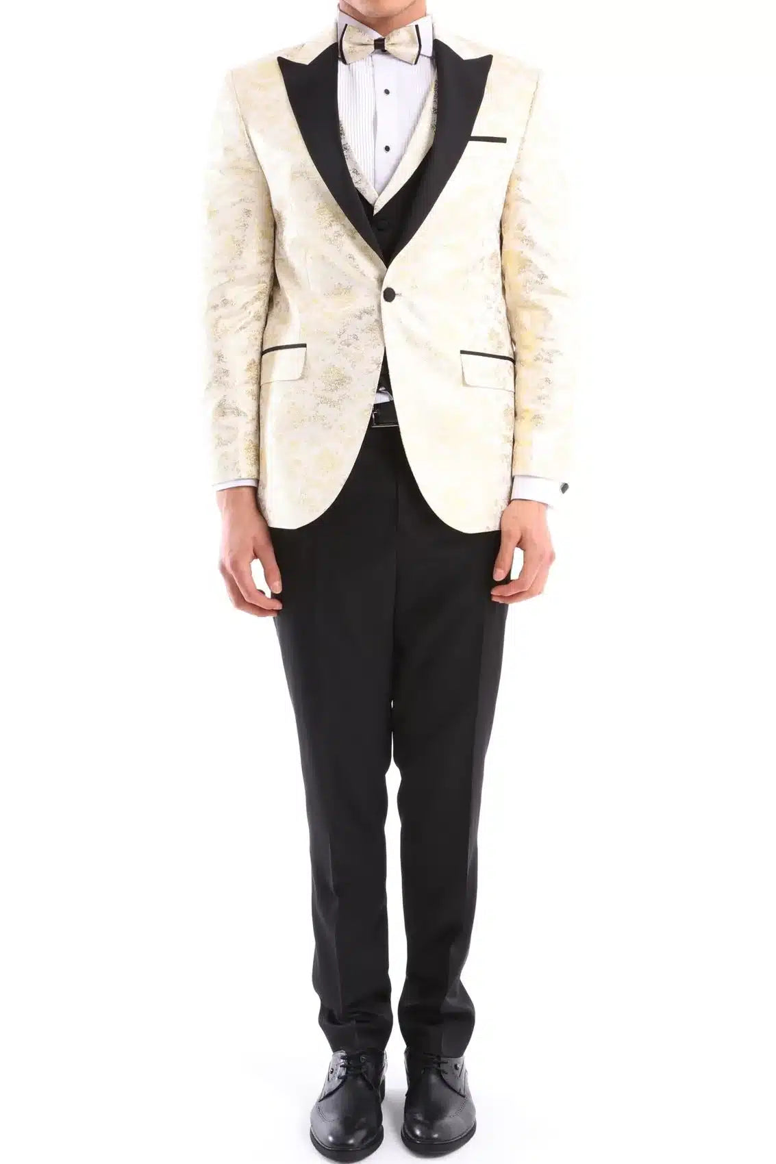 Vyriškas trijų dalių kreminės spalvos dramblio kaulo spalvos kostiumas su peteliške, smokingu, vestuvių ceremonija, jaunikio išleistuvės