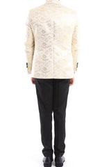 Vyriškas trijų dalių kreminės spalvos dramblio kaulo spalvos kostiumas su peteliške, smokingu, vestuvių ceremonija, jaunikio išleistuvės