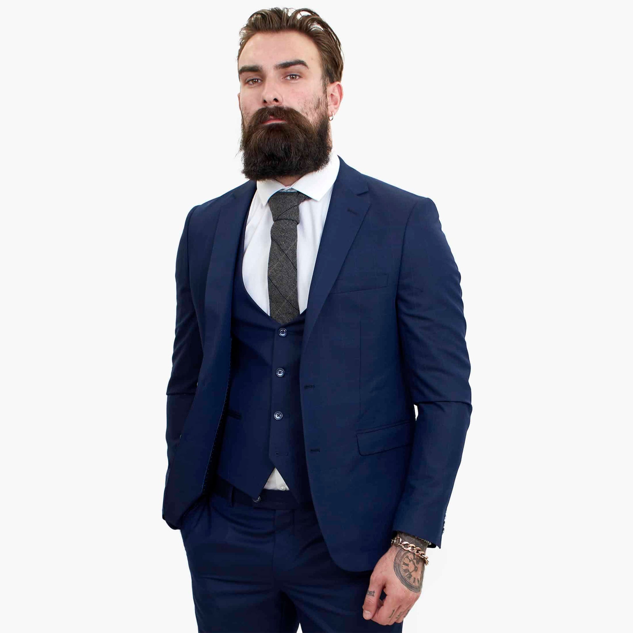 „Happy Gentleman BELLO“ tamsiai mėlynas trijų dalių vilnonis kostiumas, priglundantis prie kūno