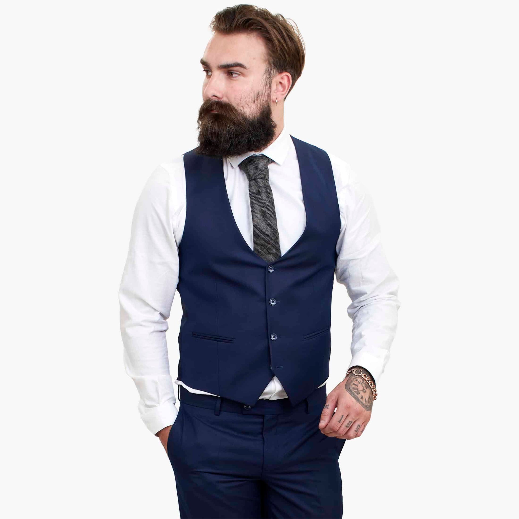 „Happy Gentleman BELLO“ tamsiai mėlynas trijų dalių vilnonis kostiumas, priglundantis prie kūno