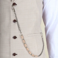 James - vyriškas trijų dalių kreminės spalvos prigludęs kostiumas