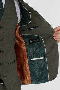 Kurt vyriškas šalavijų žalios spalvos trijų dalių prigludęs kostiumas vasaros vestuvėms