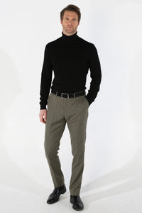 Kurt vyriškas šalavijų žalios spalvos trijų dalių prigludęs kostiumas vasaros vestuvėms