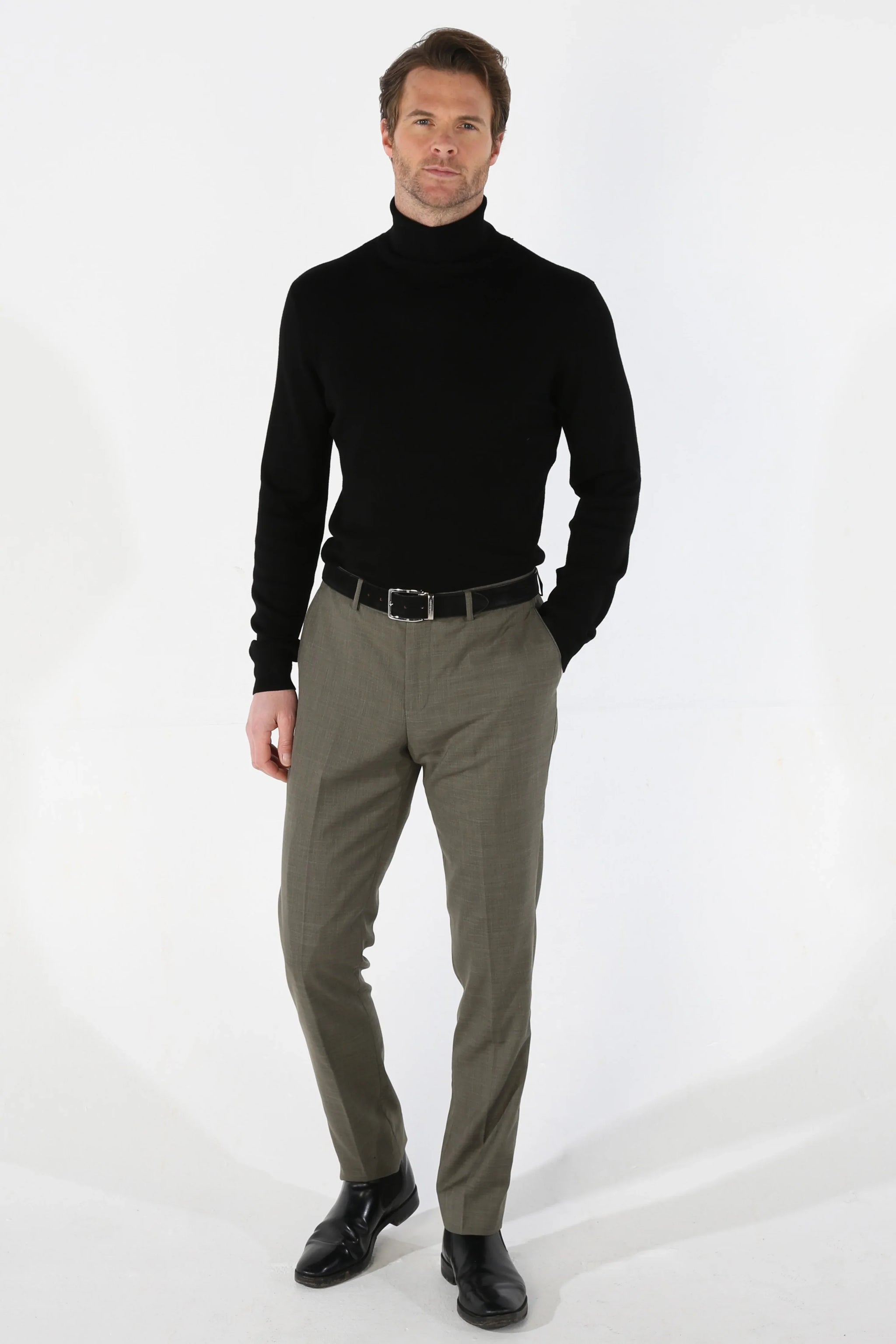 Kurt vyriškas šalavijų žalios spalvos trijų dalių prigludęs kostiumas vasaros vestuvėms