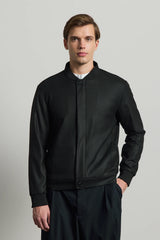 Vyriška juoda minimalistinė elegantiška bomber striukė