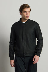 Vyriška juoda minimalistinė elegantiška bomber striukė