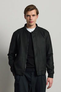 Vyriška juoda minimalistinė elegantiška bomber striukė