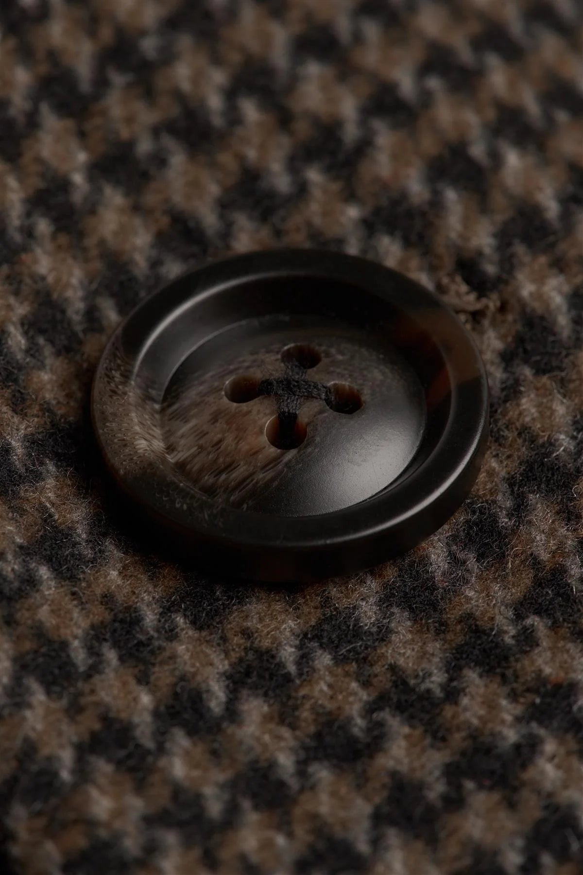 Vyriškas rudas vilnos mišinio „Houndstooth“ tvido paltas