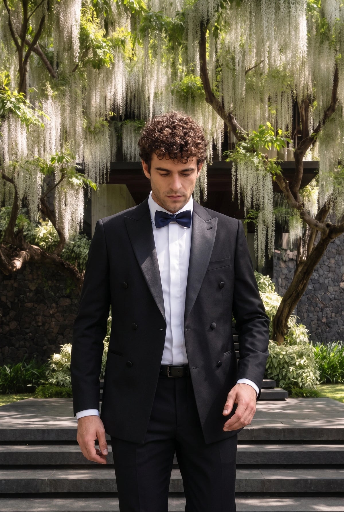 Vyriška tamsiai mėlyna atlasinė peteliškė