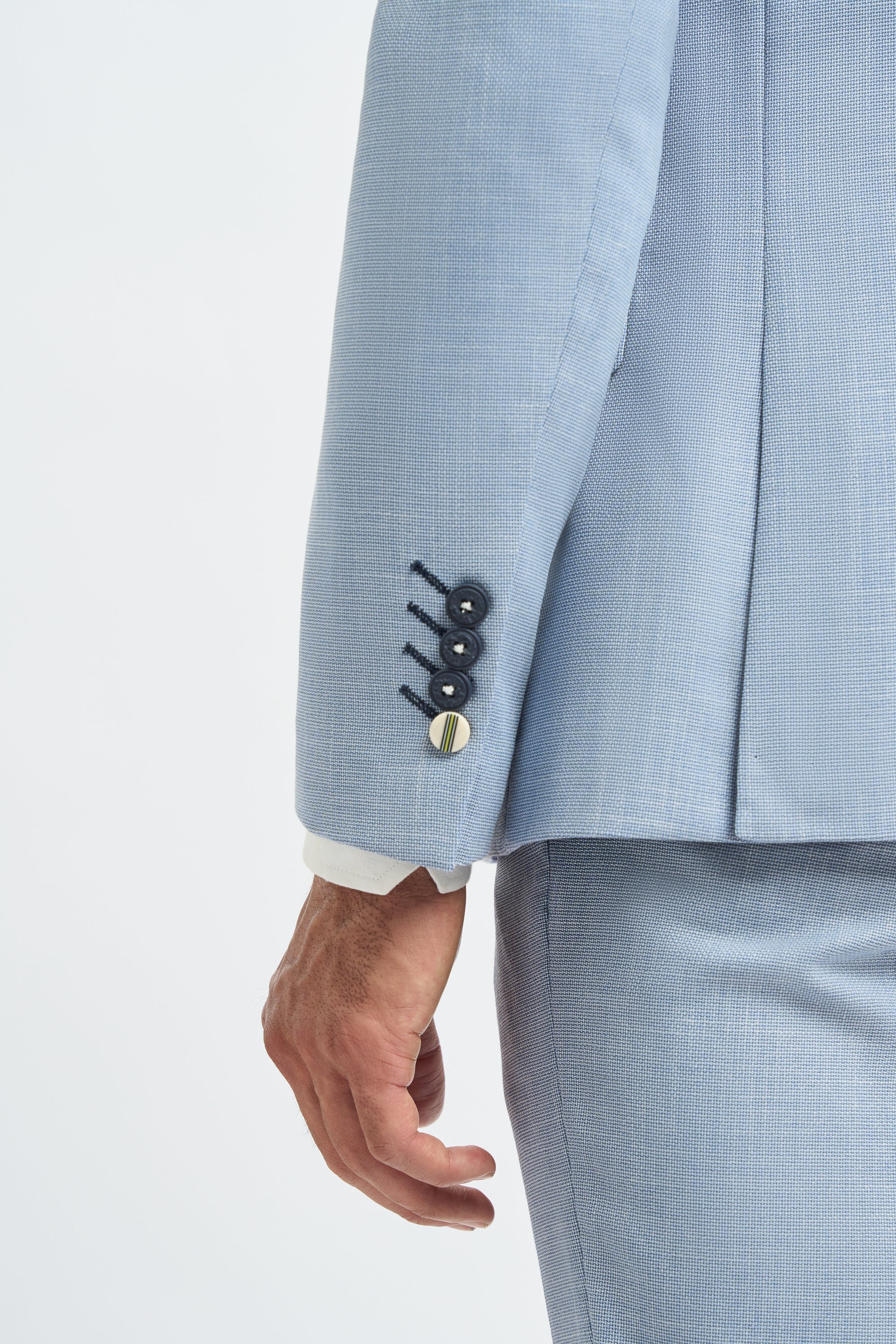 Vyriškas trijų dalių šviesiai mėlynas vasarinis lininis kostiumas, pritaikytas vestuvėms, išleistuvėms, klasikinis