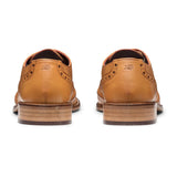 Vyriški suvarstomi „Brogues“ bateliai, klasikinio stiliaus, gelsvai rudi, vintažinio stiliaus, formalūs, elegantiški.