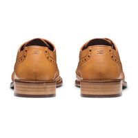 Vyriški suvarstomi „Brogues“ bateliai, klasikinio stiliaus, gelsvai rudi, vintažinio stiliaus, formalūs, elegantiški.