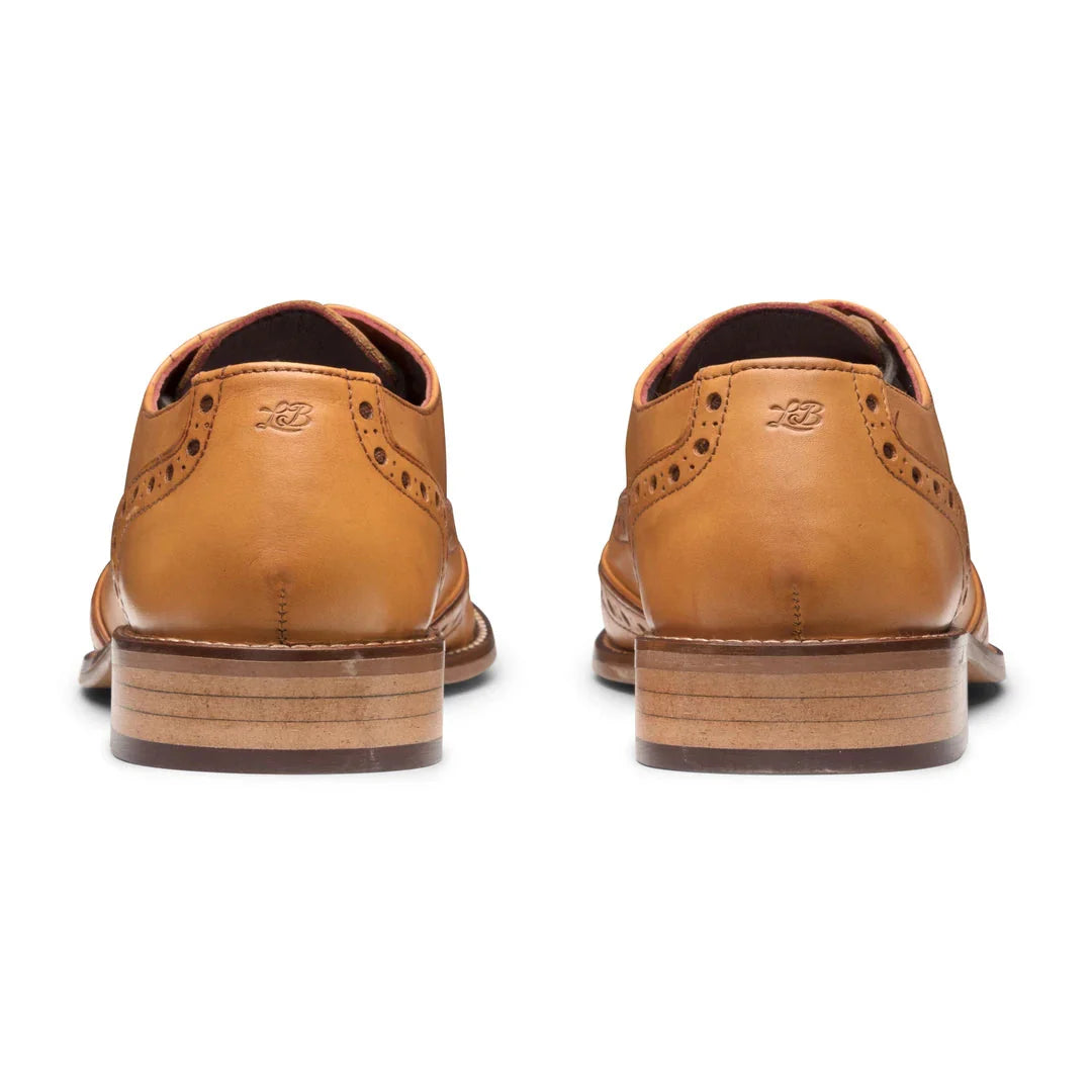 Vyriški suvarstomi „Brogues“ bateliai, klasikinio stiliaus, gelsvai rudi, vintažinio stiliaus, formalūs, elegantiški.