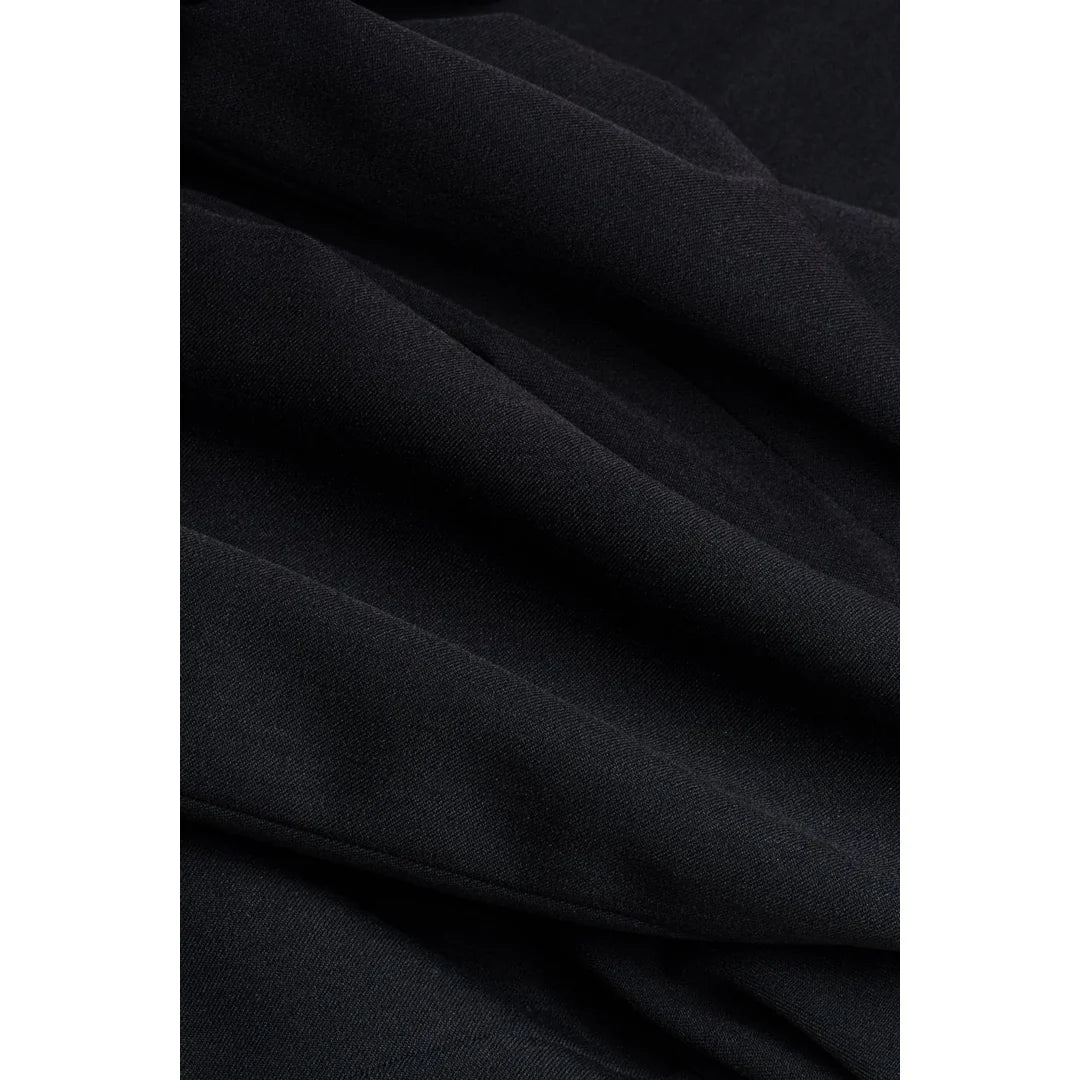 Smokingas - vyriškas juodas klasikinis smokingo švarkas